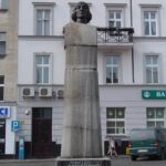 Pomnik Mikołaja Kopernika w Grudziądzu dłuta Henryka Rasmusa, źródło: pl.wikipedia.org, AlexKazakhov